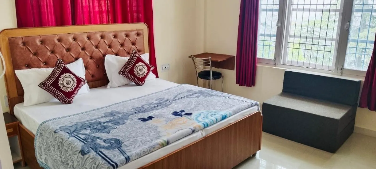 Boho Stays Near Mall Shimla Hotel