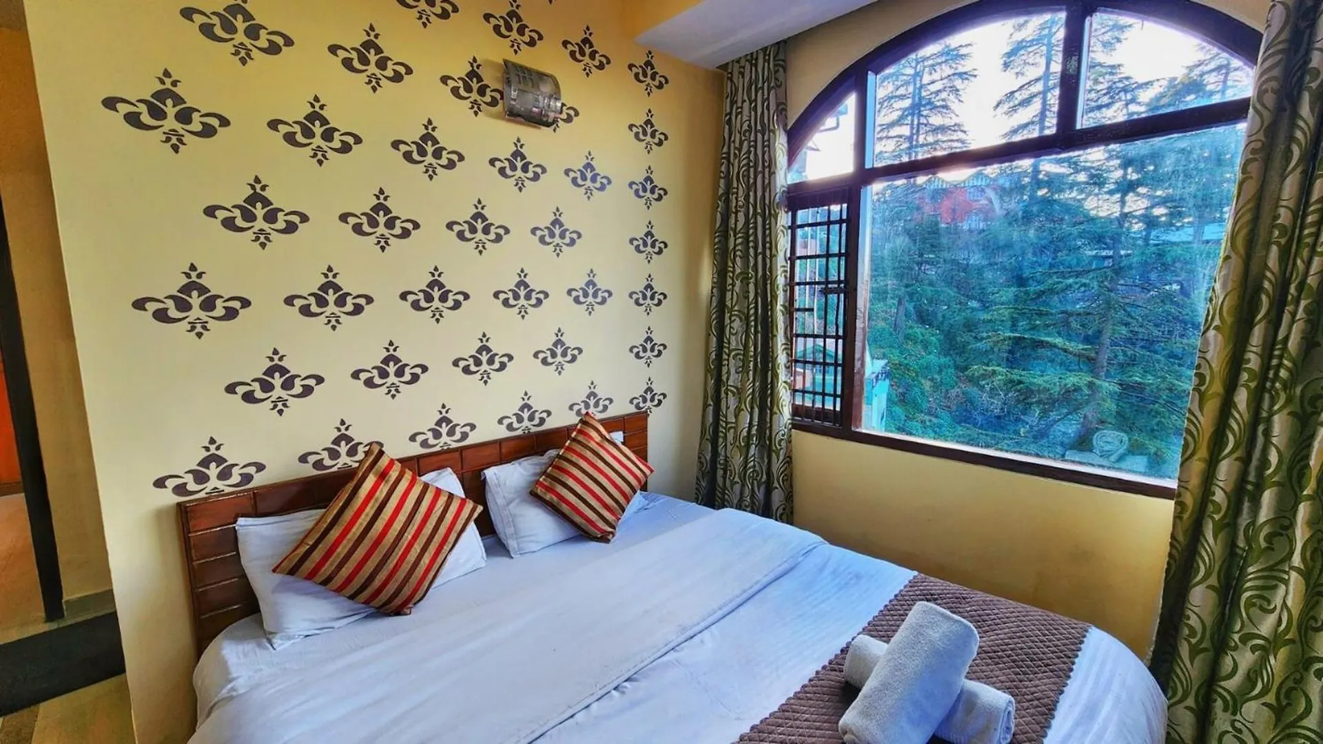 Boho Stays Near Mall Shimla 3*,  India